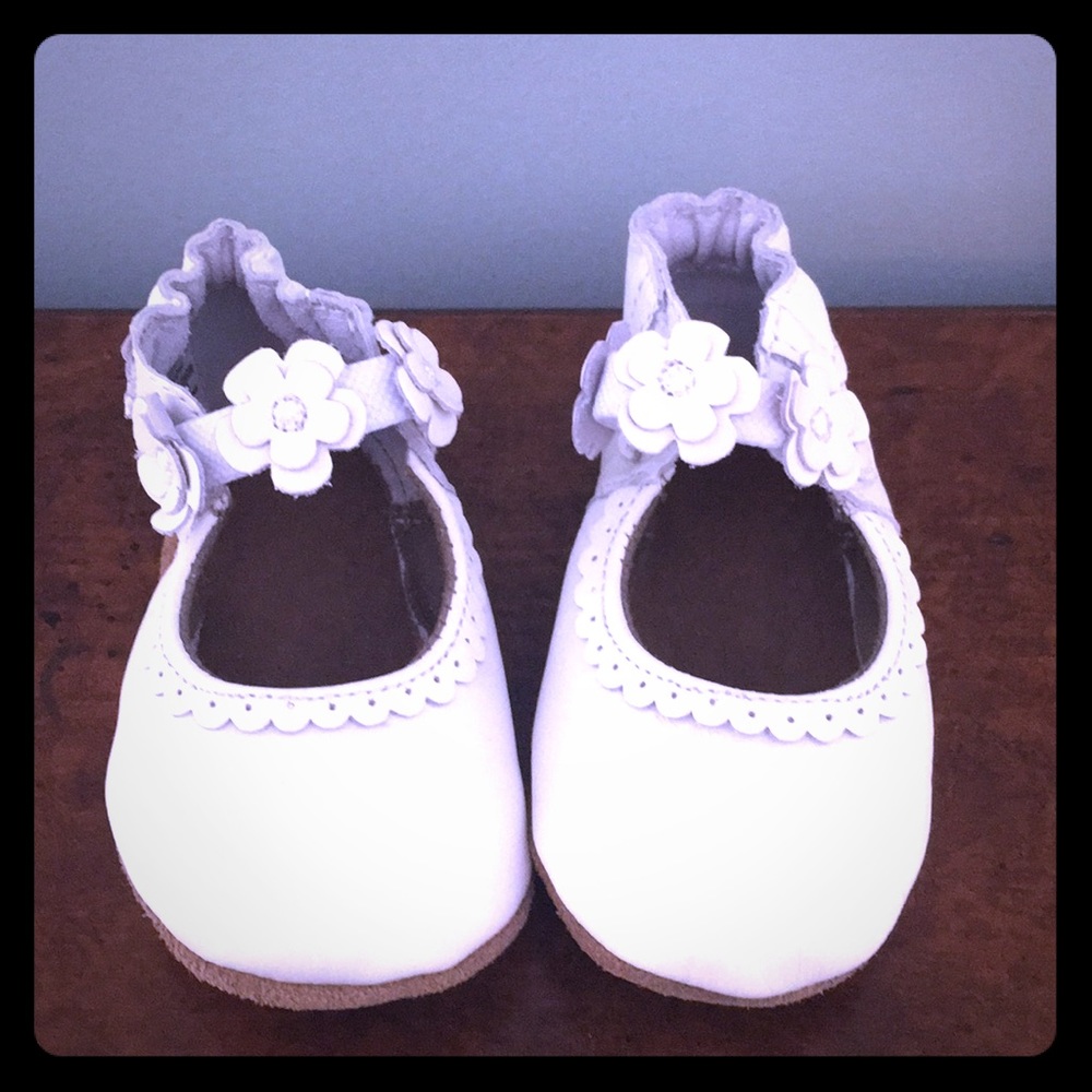 Soft, flexible white Mary-Jane Robeez shoes